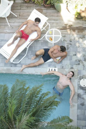 Гостиница Pineapple Point Guesthouse & Resort - Gay Men's Resort  Форт-Лодердейл